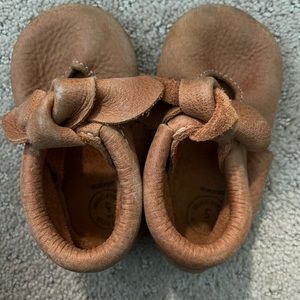 Freshly Picked bow tie moccasins size 5